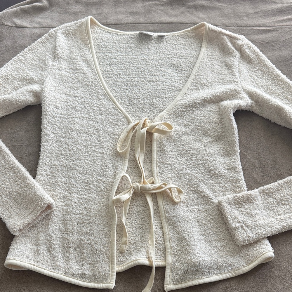 Rhythm Cream Textured sweater. Size LG